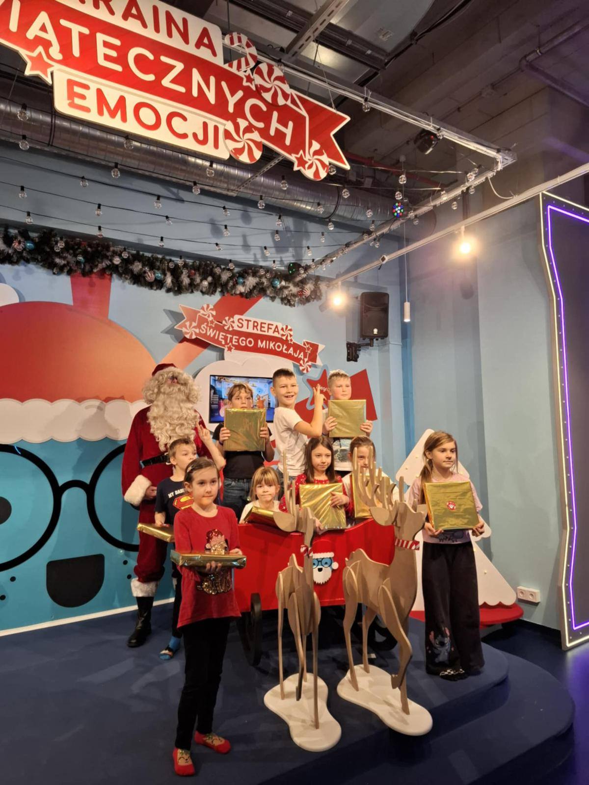 Spotkanie klasy 1 i 2 z Mikołajem